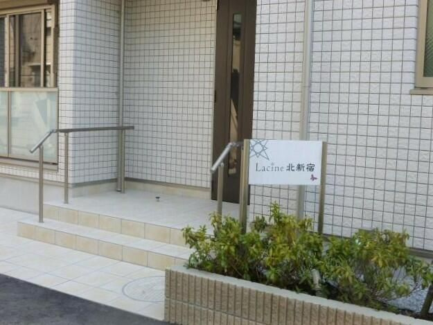 ラシーネ北新宿のエントランス
