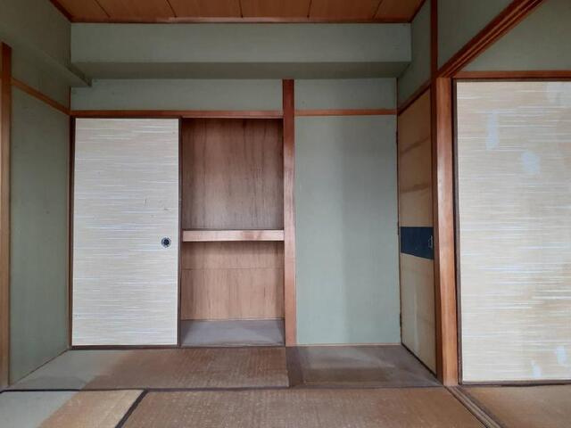 「南向きの5LDK」高知市知寄町　中古マンションの和室|和室ならではの趣ある雰囲気が魅力☆押し入れの収納力も嬉しいポイント