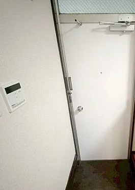 あきる野市二宮のアパートの玄関