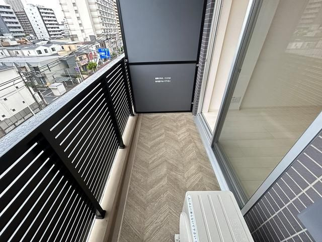 ＬＩＭＥ　ＲＥＳＩＤＥＮＣＥ　ＫＡＷＡＧＵＣＨＩ　ＥＡＳＴのバルコニー