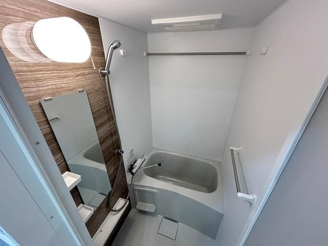 ＬＩＭＥ　ＲＥＳＩＤＥＮＣＥ　ＫＡＷＡＧＵＣＨＩ　ＥＡＳＴの浴室