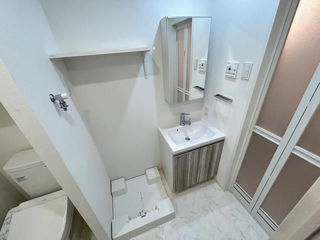 ＬＩＭＥ　ＲＥＳＩＤＥＮＣＥ　ＫＡＷＡＧＵＣＨＩ　ＥＡＳＴの洗面所