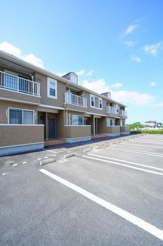 ブリッサ桜岡Ｆの駐車場
