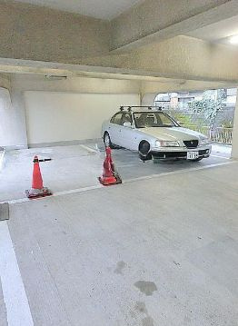 ヴィラロイヤル文京西片の駐車場|カースペースがあります