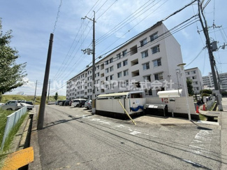【外観】 | 東園田団地２号棟 | 【東園田団地２号棟】地上５階建　総戸数220戸　ご紹介のお部屋は最上階の５階部分です♪※エレベーターはございません。