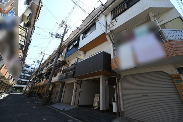 大阪市淀川区野中南２丁目中古一戸建て│3LDK＋駐車1台可の外観|周辺にスーパー・コンビニがあり、生活施設が身近にそろった利便性の高い住環境です。