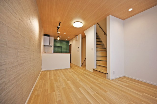 大阪市淀川区野中南２丁目中古一戸建て│3LDK＋駐車1台可の居間・リビング|日当たりと風通しに恵まれた、2階リビングの住まいです。
