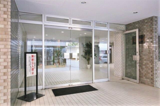 ニューライフ西早稲田のエントランス