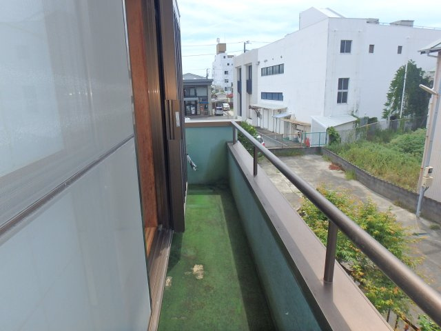 S1798H　2丁目和風中古住宅のバルコニー|こちらも建物なしで明るい