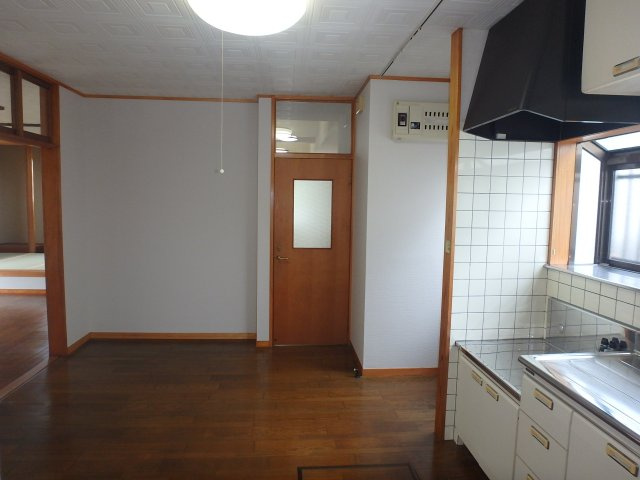 S1798H　2丁目和風中古住宅のキッチン|みんなで料理ができる広さ