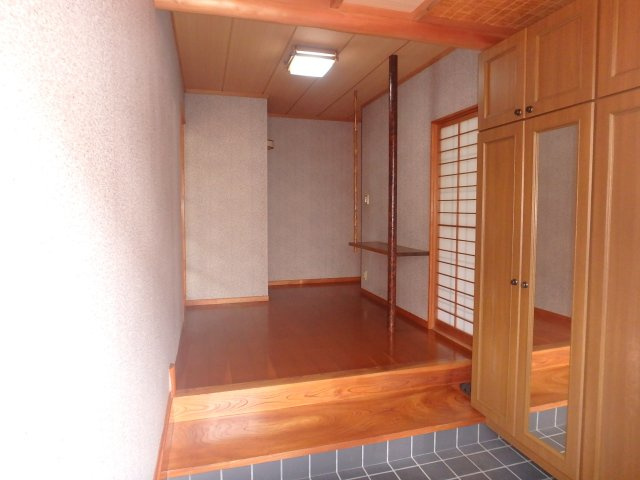 S1798H　2丁目和風中古住宅の玄関|玄関広いです