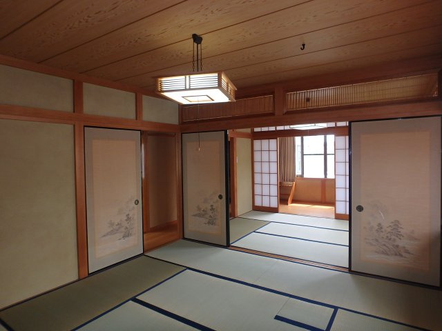 S1798H　2丁目和風中古住宅の和室|2Fの和室は続き和室で広く使えます