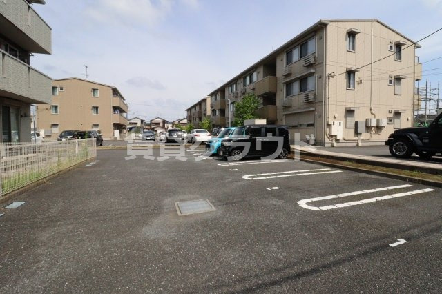 プライムコートの駐車場