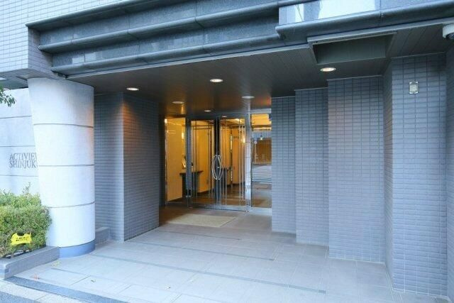 アクティヴュー新宿のエントランス