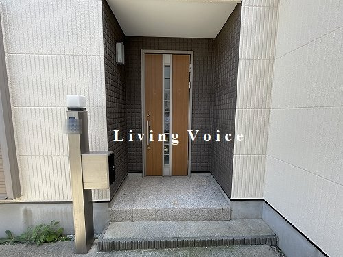 【仲介手数料０円】平塚市東真土4丁目　中古一戸建ての玄関|平塚市東真土4丁目　中古一戸建て