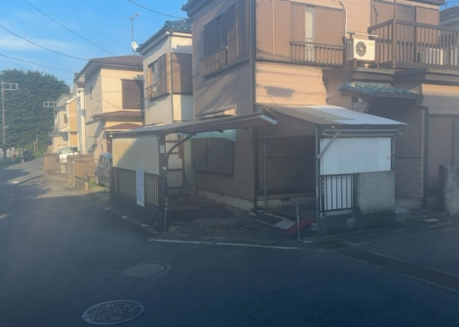 【外観】 | 家を建てる前提で土地を探している場合、地盤の丈夫さは譲れない条件の一つです。地盤が脆弱だと追加工事が必要となります。また、過去に地盤沈下や液状化現象を起こした土地は、できるだけ避けた方がいいでしょう。