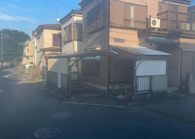 【外観】 | 人が暮らすうえで日光は大切な要素となります。日当たりの良さは譲れないポイントですね。併せて近くに大きな建築物の建築予定がないか、あるいはそれが可能な土地が近くにないか事前に確認することもお勧めします。