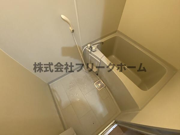 三鷹市井の頭１丁目のアパートの浴室