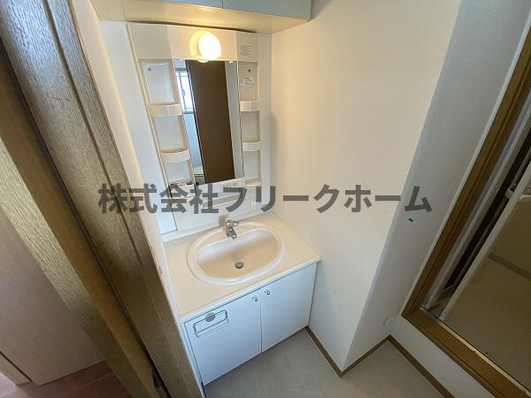 三鷹市井の頭１丁目のアパートの洗面所