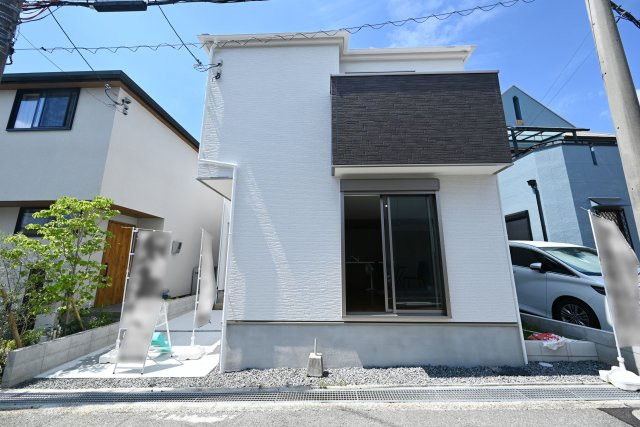 テラシエ箕面市石丸2丁目新築戸建の外観|完成済みですのでいつでも室内を見学して頂けます。見学をご希望の方はお気軽にお問い合わせください。
