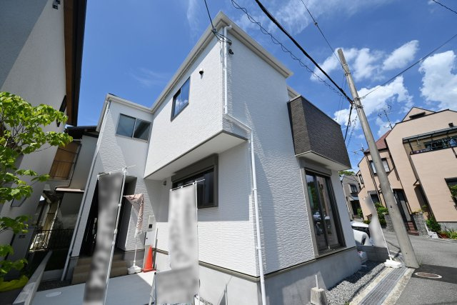テラシエ箕面市石丸2丁目新築戸建の外観|4LDK＋駐車1台可。ぜひ現地にお越しください。