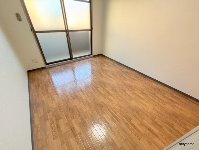 プレリュード江坂　仲介手数料無料の居間・リビング
