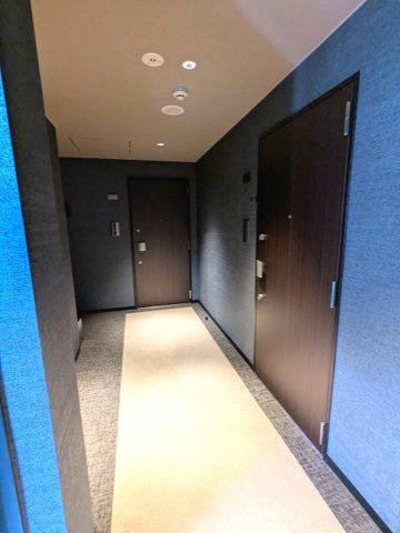 CREATIF秋葉原の設備|清潔な絨毯張りの内廊下設計です