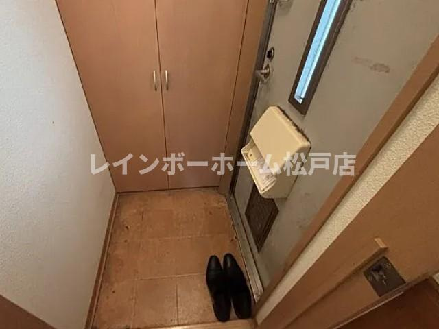 グリーンウェーブⅣの玄関|収納もある玄関です