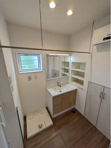 同志社山手２丁目戸建ての洗面所