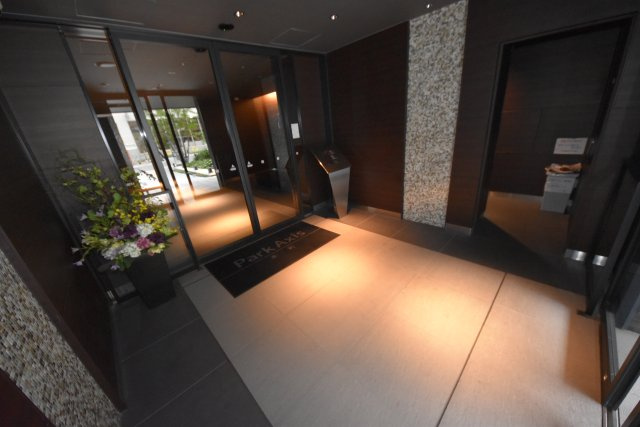 パークアクシス本町のエントランス