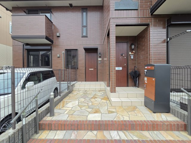 川崎市麻生区はるひ野２丁目のアパートのエントランス