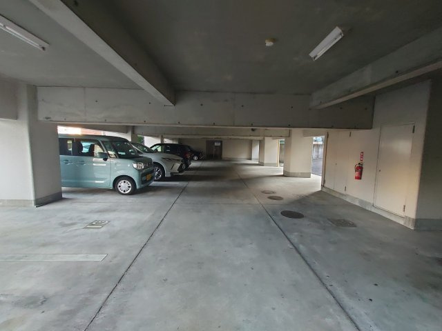 小坂プリンシアの駐車場
