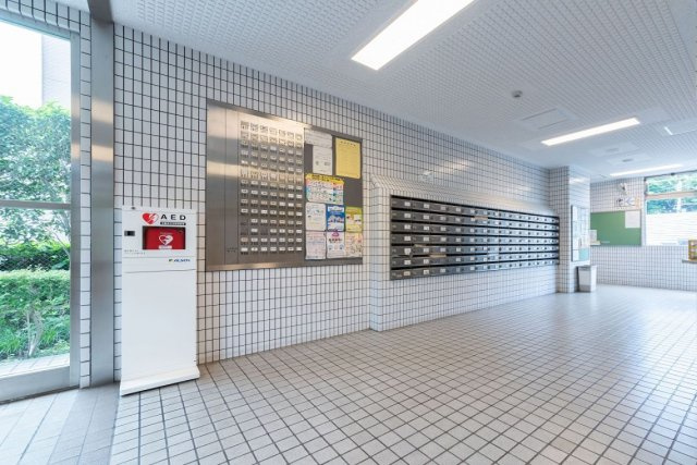 ■【Entrance】マンションのエントランスなど共有部分は、清掃が行き届いており、キレイな状態です。管理体制がしっかりしているからこそ。