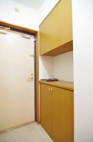 ランドロードUA棟の玄関|きれいな玄関です