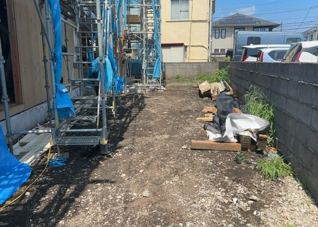 【庭】 | 庭があることでガーデニングや家庭菜園はもちろん、こどもの遊び場やペットを放して遊ぶことができます。また、家の周囲に余裕があるということです。隣地との間があれば、十分な日当たりと、風通しが確保できます。