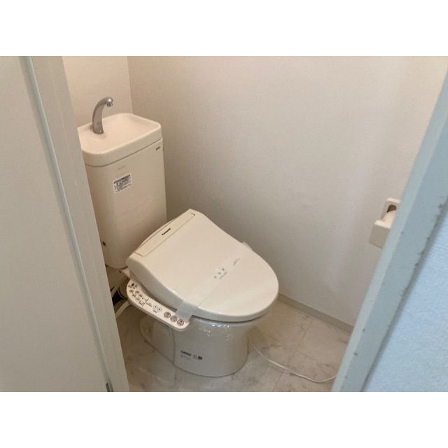 中野ビルのトイレ|ゆったりとした空間のトイレです