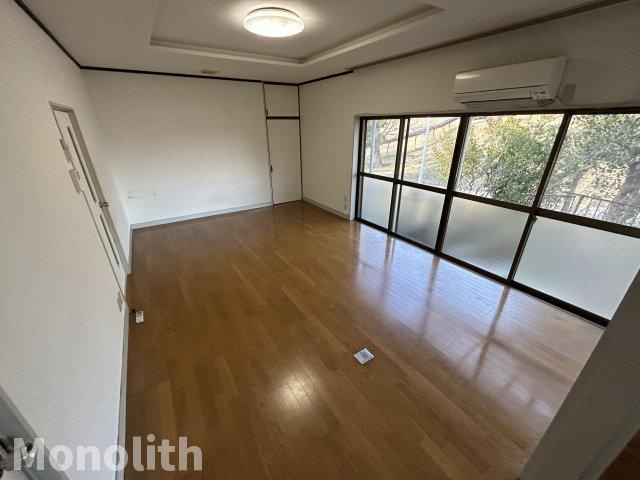 小田町戸建の居間・リビング