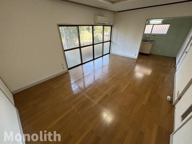 小田町戸建の居間・リビング