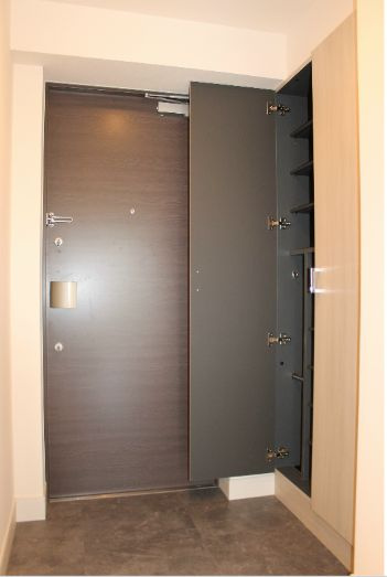 名古屋市東区東桜１丁目の賃貸マンションの玄関