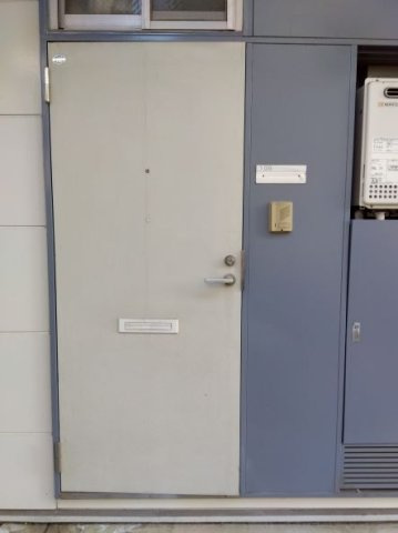 レオパレスプラムフローラの玄関|落ち着いた玄関です