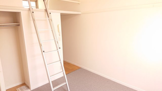 レオパレスプラムフローラの居間・リビング|使いやすいリビングです