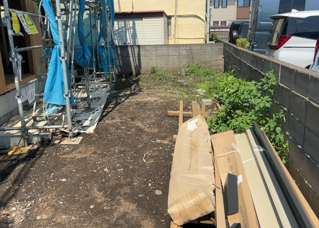 【駐車場】 | 駐車場と明記されていても、最小スペースでつくられた駐車場だと大型車は駐車できなかったり、出入りしにくくなったりする可能性があります。お車のサイズと購入したい物件の駐車場のサイズを現地で確認しましょう。