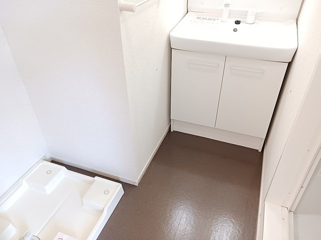 松の木　伍番館の洗面所|ゆったりとスペースのある洗面所
