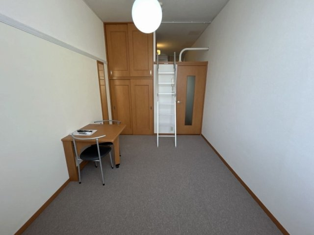 レオパレスフィットニアの居間・リビング|ゆったりとした居間です