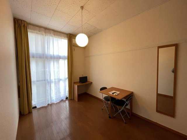 レオパレスＭＫの居間・リビング|こちらの居間で趣味の時間をお楽しみください