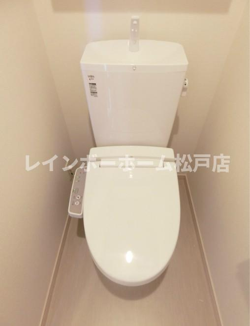 仲介手数料（賃料の1.10ヵ月）の50％OFF対象物件！のトイレ|ゆったりとした空間のトイレです