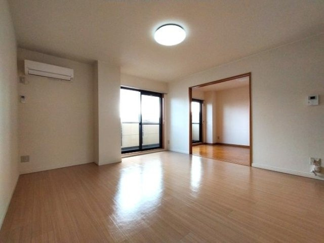 【居間・リビング】 | Ｔｗｉｎ　Ｃａｓａ　Ⅱ棟　