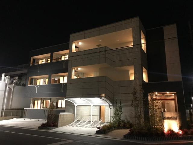 【エントランス】 | スマイル　アネックス東三国ヶ丘 | 外観写真（夜）