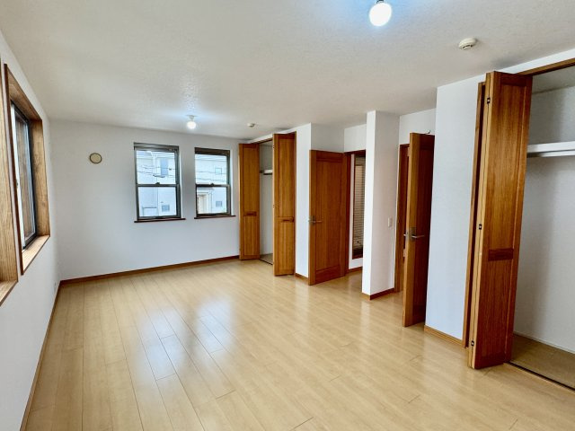 阪南市桃の木台7丁目　中古戸建の洋室|将来的には２部屋に間仕切り可能な洋室です
