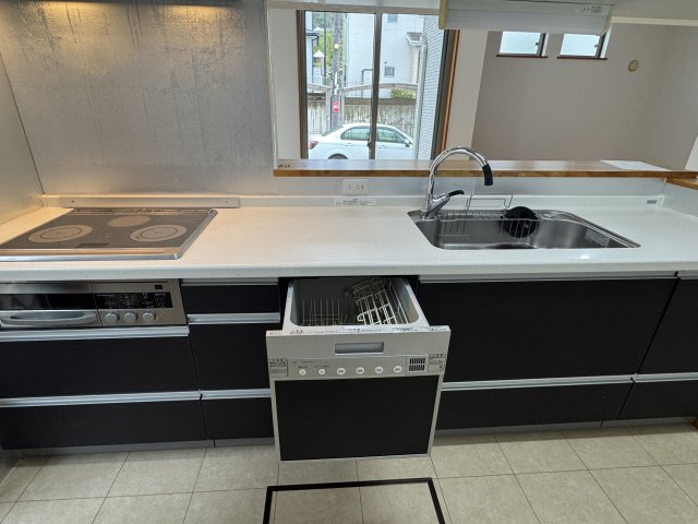 阪南市桃の木台7丁目　中古戸建のキッチン|オール電化IHクッキングヒーター付き。食洗器付きです
